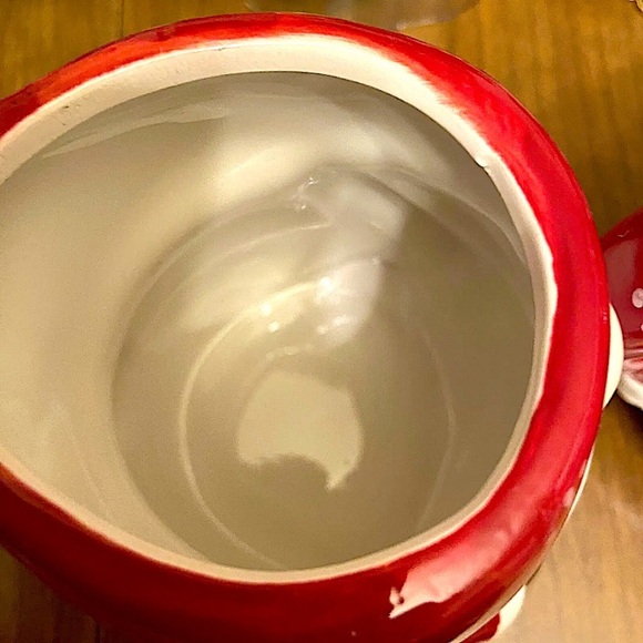 Santa Lot of 2 red and white Christmas coffee tea drinking Mugs 16 oz Each. - Picture 4 of 5